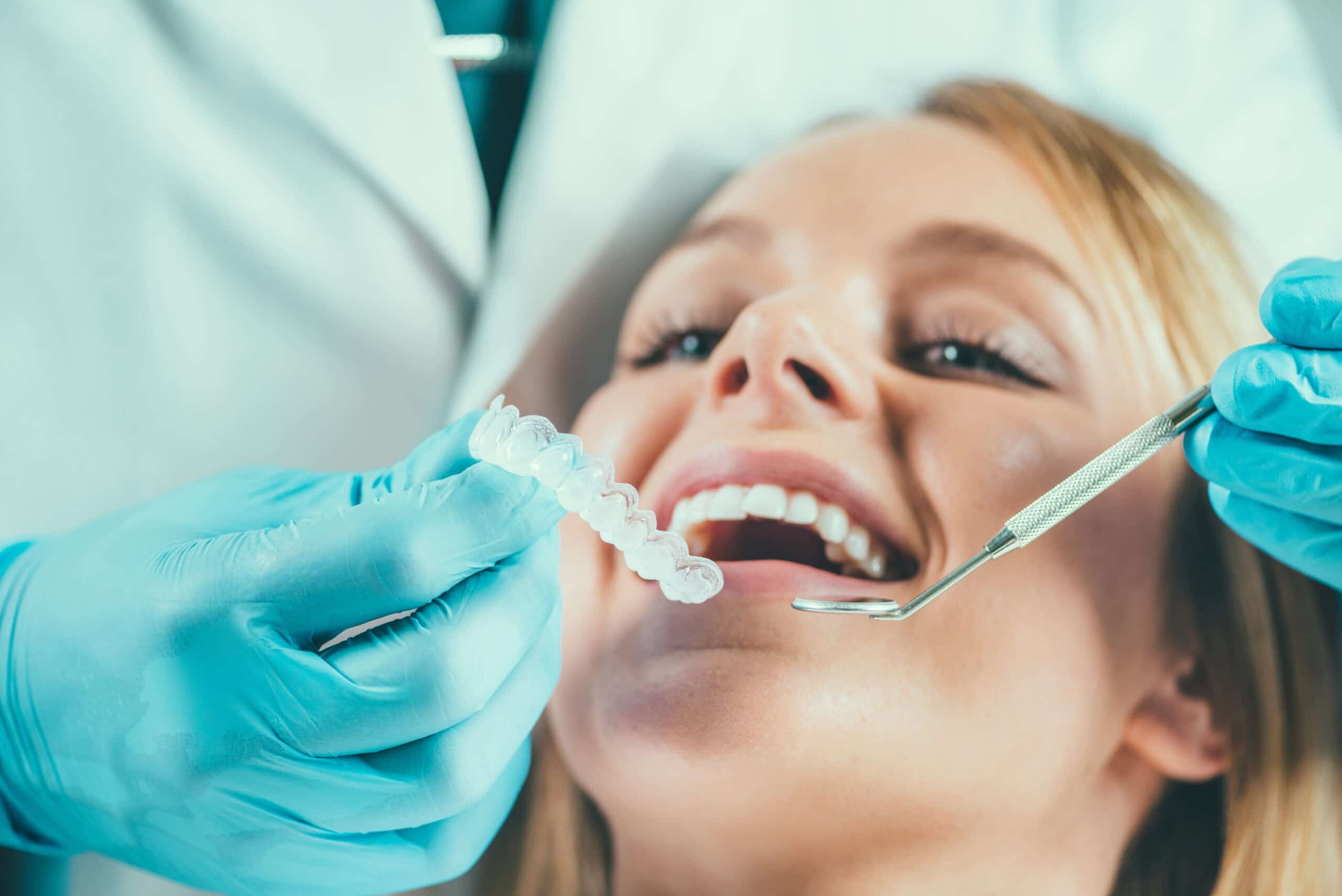 Dentist exam women