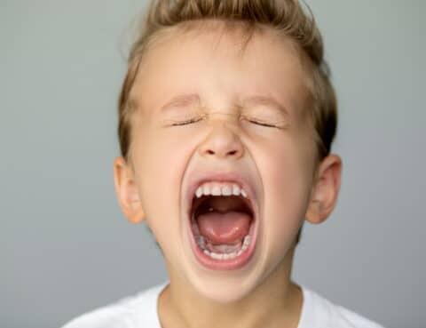 Kid screaming loosing tooth