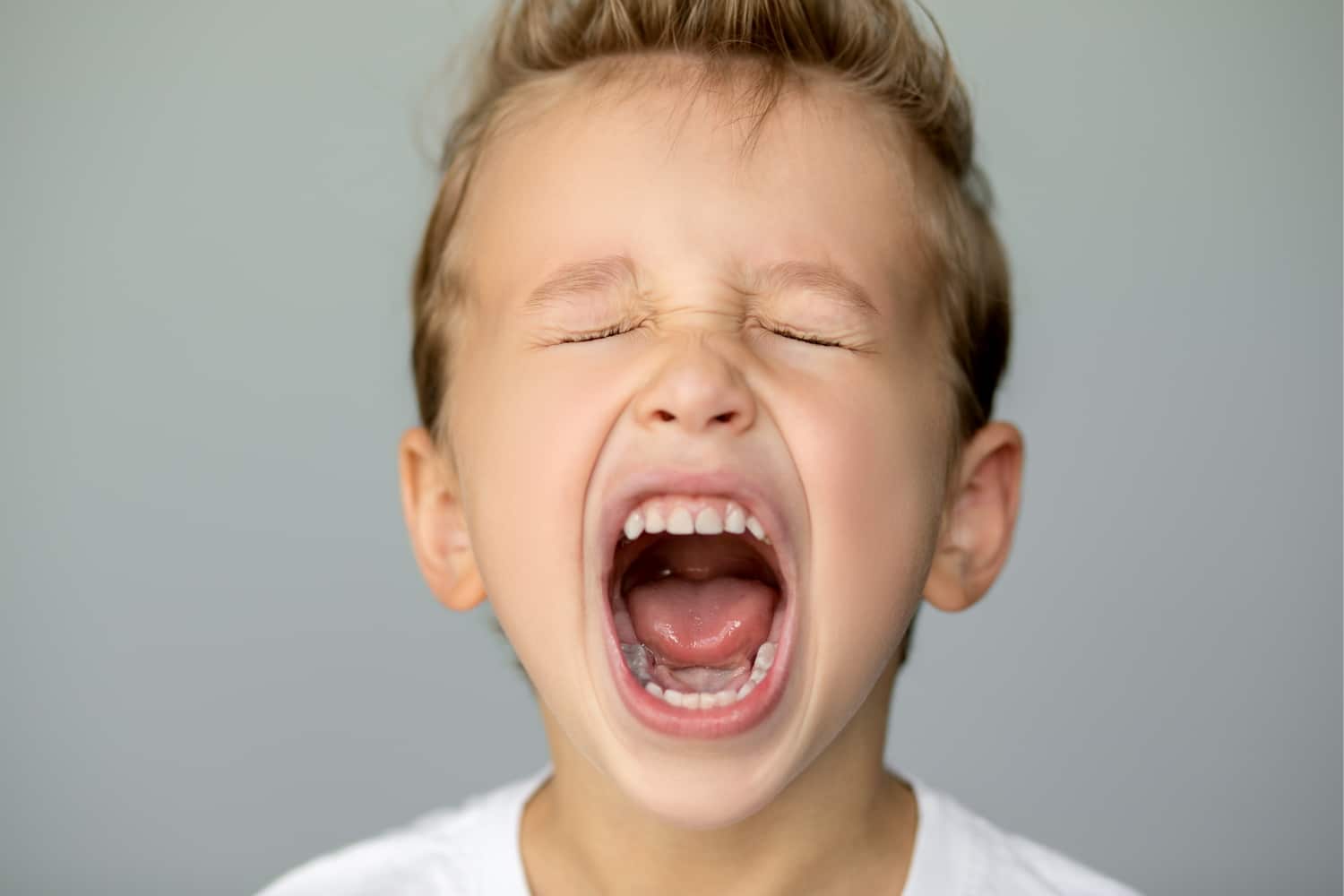 Kid screaming loosing tooth